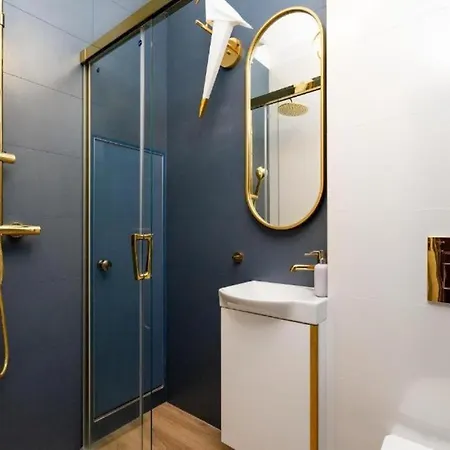 Golden Boutique House - Saska Kepa Villa *
