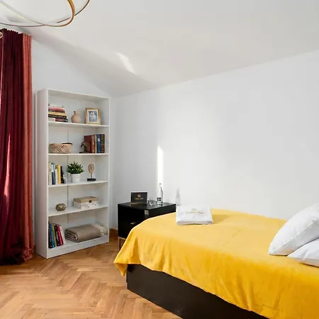 Golden Boutique House - Saska Kepa