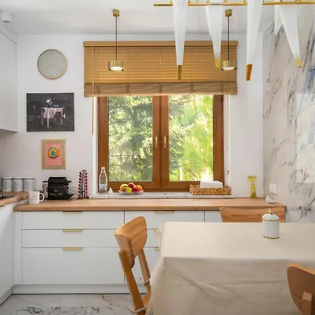 Golden Boutique House - Saska Kepa *