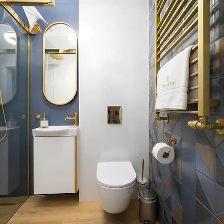 Golden Boutique House - Saska Kepa *