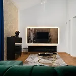 Golden Saska Kepa&boutique In The Heart Of *