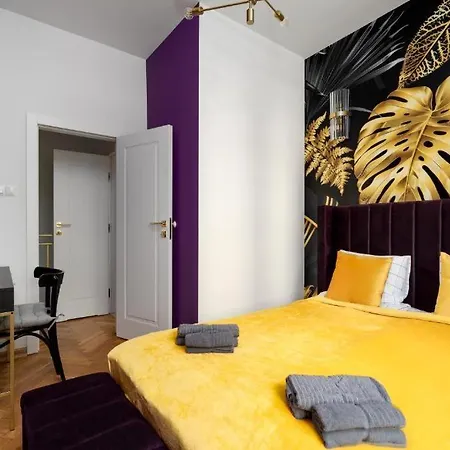 Golden Saska Kepa&boutique In The Heart Of Willa Warszawa
