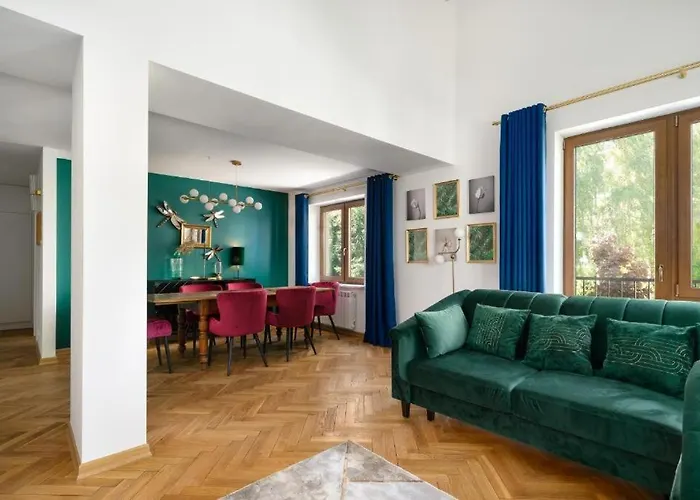 Golden Saska Kepa&boutique In The Heart Of